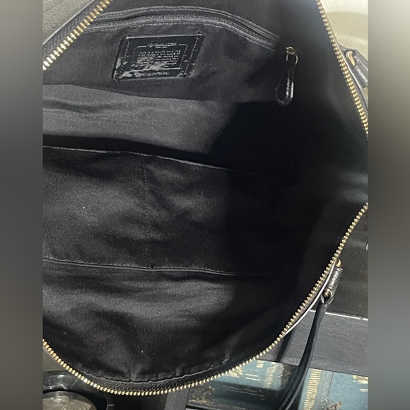 COACH TOTE, TYLER PEBBLE LEATHER, BLACK & GOLD, CROSSBODY, UNBRANDED CHAIN - Picture 9 of 15